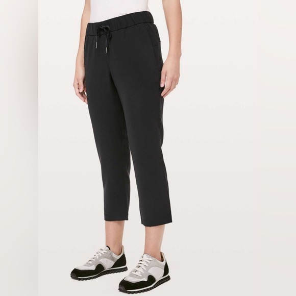 lululemon athletica Pants - Lululemon On The Fly Crop 23" Size 12